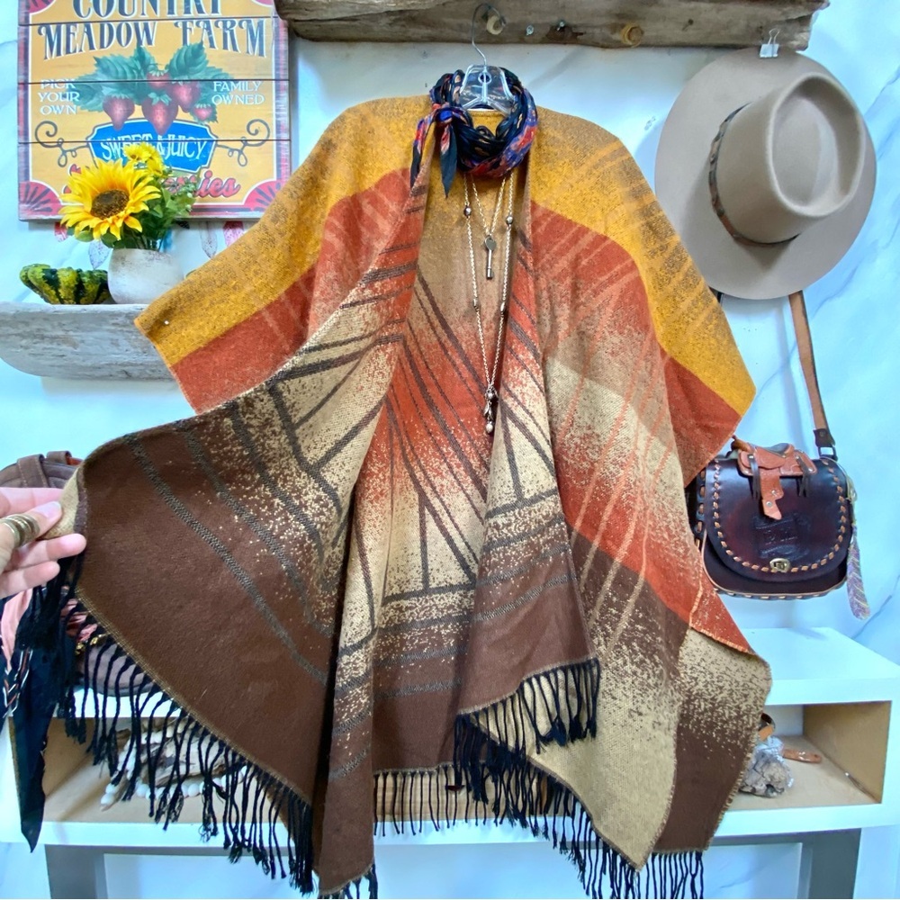 Earthy colours boho Cape w country equestrian cabin vibe - Picture 3 of 9